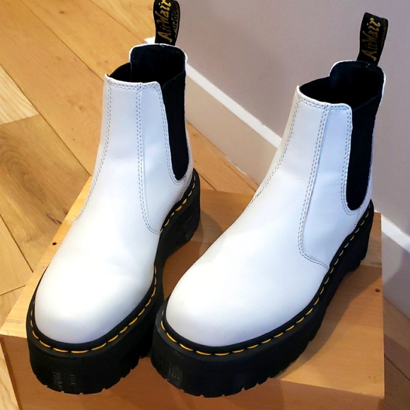 Like new 2976 quad white leather chelsea Dr Martens platform boots 7 U.S. - Picture 1 of 11